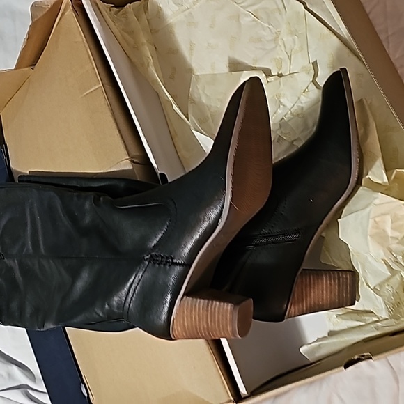 G.H. Bass & Co. Shoes - Womens Bass Lynn Tall boots size 11M new